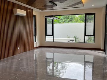 🔖FOR SALE: Brand New Three-Storey Modern House with Swimming Pool