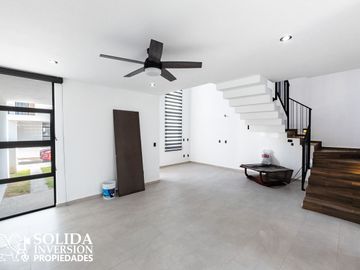 CASA DE 5 RECÁMARAS FRENTE A NUEVO VALLARTA FLAMINGOS - ENTREGA INMEDIATA