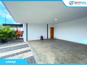 VENDO CASA MODERNA en Urbanización Privada La Toscana, en Santo Domingo