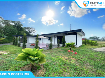 VENDO CASA MODERNA en Urbanización Privada La Toscana, en Santo Domingo