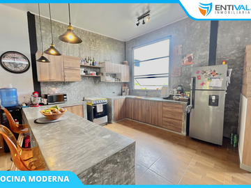 VENDO CASA MODERNA en Urbanización Privada La Toscana, en Santo Domingo