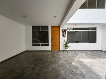 Alquilo Casa En Urb Santa Rosa Del Palmar, Ideal Para Oficinas, Empresas