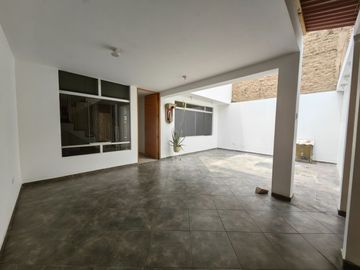 Alquilo Casa En Urb Santa Rosa Del Palmar, Ideal Para Oficinas, Empresas