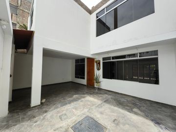 Alquilo Casa En Urb Santa Rosa Del Palmar, Ideal Para Oficinas, Empresas