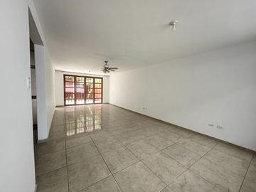 Alquilo Casa En Urb Santa Rosa Del Palmar, Ideal Para Oficinas, Empresas