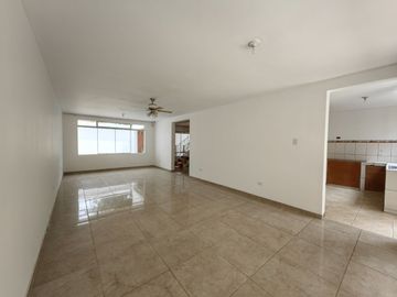 Alquilo Casa En Urb Santa Rosa Del Palmar, Ideal Para Oficinas, Empresas
