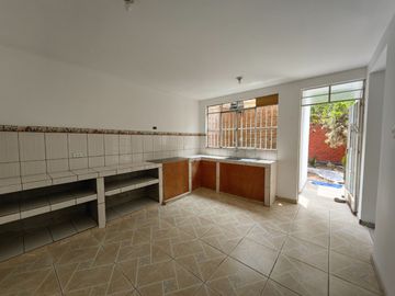 Alquilo Casa En Urb Santa Rosa Del Palmar, Ideal Para Oficinas, Empresas