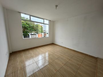 Alquilo Casa En Urb Santa Rosa Del Palmar, Ideal Para Oficinas, Empresas