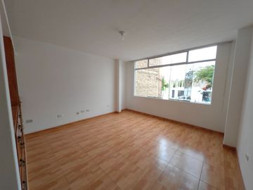Alquilo Casa En Urb Santa Rosa Del Palmar, Ideal Para Oficinas, Empresas