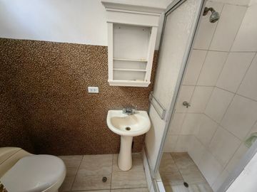 Alquilo Casa En Urb Santa Rosa Del Palmar, Ideal Para Oficinas, Empresas