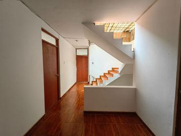 Alquilo Casa En Urb Santa Rosa Del Palmar, Ideal Para Oficinas, Empresas