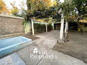 CASA CON AMPLIO TERRENO Y EXCELENTE UBICACIÓN. IDEAL  PARA REMODELAR