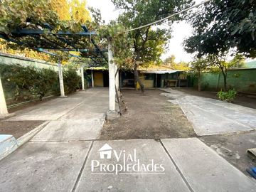 CASA CON AMPLIO TERRENO Y EXCELENTE UBICACIÓN. IDEAL  PARA REMODELAR