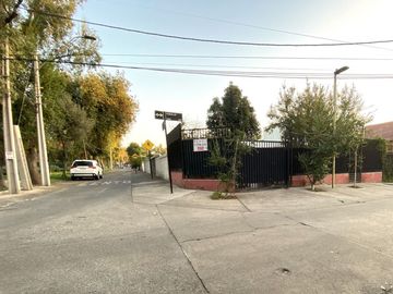CASA CON AMPLIO TERRENO Y EXCELENTE UBICACIÓN. IDEAL  PARA REMODELAR