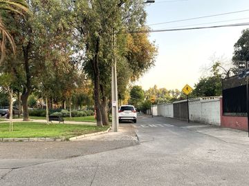 CASA CON AMPLIO TERRENO Y EXCELENTE UBICACIÓN. IDEAL  PARA REMODELAR