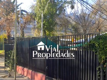 CASA CON AMPLIO TERRENO Y EXCELENTE UBICACIÓN. IDEAL  PARA REMODELAR