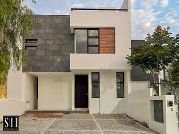 CASA EN VENTA CONDOMINIO EL CONDADO, T: 178 M2 C: 175 M2, 3 REC. 2.5 BAÑOS, NUEVA