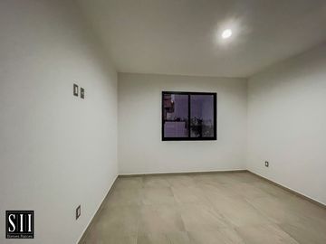 CASA EN VENTA CONDOMINIO EL CONDADO, T: 178 M2 C: 175 M2, 3 REC. 2.5 BAÑOS, NUEVA
