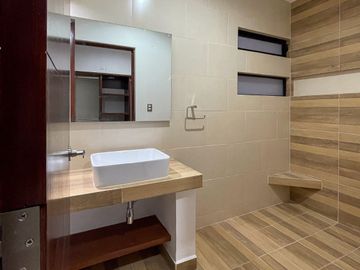 CASA EN VENTA CONDOMINIO EL CONDADO, T: 178 M2 C: 175 M2, 3 REC. 2.5 BAÑOS, NUEVA