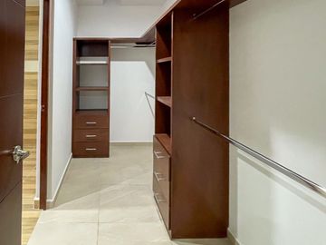 CASA EN VENTA CONDOMINIO EL CONDADO, T: 178 M2 C: 175 M2, 3 REC. 2.5 BAÑOS, NUEVA