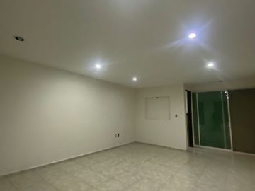 CASA EN RENTA EN LOMAS