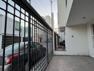 CASA EN RENTA EN LOMAS