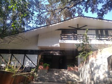 Bosques de Cuauhyocan, casa en terreno de 3800 m2
