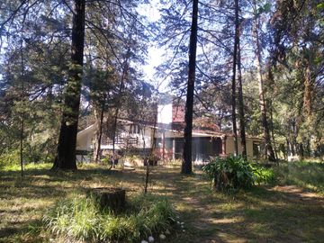 Bosques de Cuauhyocan, casa en terreno de 3800 m2