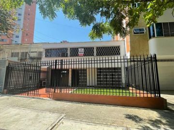 ALQUILER DE AMPLIA CASA EXTERNA EN CIUDAD JARDÍN.