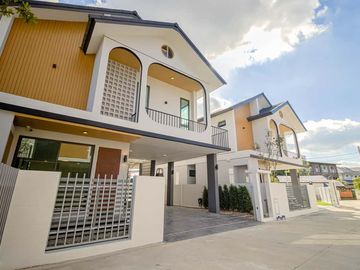 Newly built single house, modern minimalist style, 3 bedrooms, Tha Wang Tan area, spacious area, modern design, near Chiang Mai city, near Big C, near