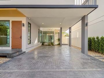 Newly built single house, modern minimalist style, 3 bedrooms, Tha Wang Tan area, spacious area, modern design, near Chiang Mai city, near Big C, near