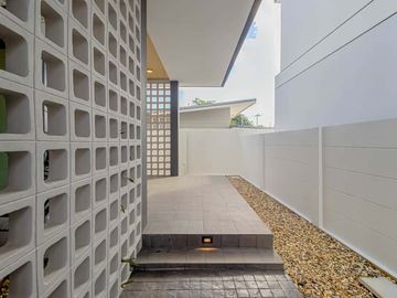 Newly built single house, modern minimalist style, 3 bedrooms, Tha Wang Tan area, spacious area, modern design, near Chiang Mai city, near Big C, near