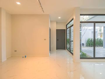 Newly built single house, modern minimalist style, 3 bedrooms, Tha Wang Tan area, spacious area, modern design, near Chiang Mai city, near Big C, near
