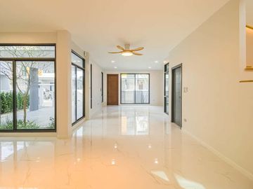 Newly built single house, modern minimalist style, 3 bedrooms, Tha Wang Tan area, spacious area, modern design, near Chiang Mai city, near Big C, near