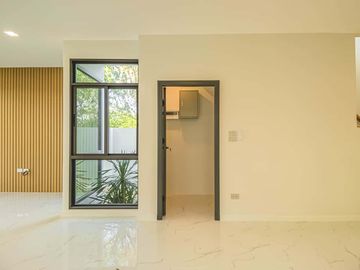 Newly built single house, modern minimalist style, 3 bedrooms, Tha Wang Tan area, spacious area, modern design, near Chiang Mai city, near Big C, near