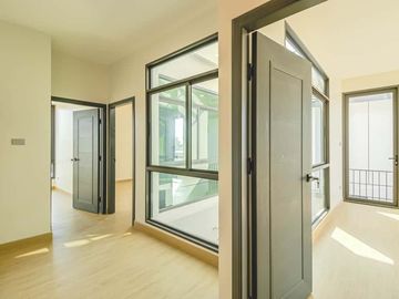 Newly built single house, modern minimalist style, 3 bedrooms, Tha Wang Tan area, spacious area, modern design, near Chiang Mai city, near Big C, near