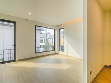 Newly built single house, modern minimalist style, 3 bedrooms, Tha Wang Tan area, spacious area, modern design, near Chiang Mai city, near Big C, near