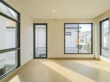 Newly built single house, modern minimalist style, 3 bedrooms, Tha Wang Tan area, spacious area, modern design, near Chiang Mai city, near Big C, near
