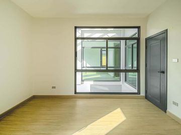 Newly built single house, modern minimalist style, 3 bedrooms, Tha Wang Tan area, spacious area, modern design, near Chiang Mai city, near Big C, near