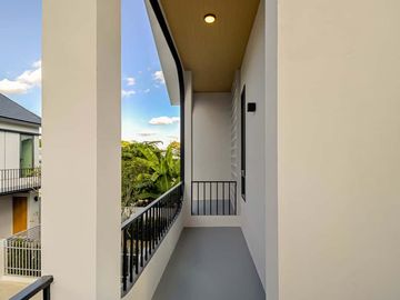 Newly built single house, modern minimalist style, 3 bedrooms, Tha Wang Tan area, spacious area, modern design, near Chiang Mai city, near Big C, near
