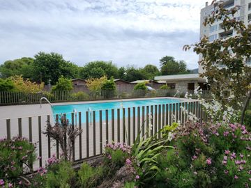 Se vende departamento amoblado en condominio Los Álamos sector Isla Teja, Valdivia