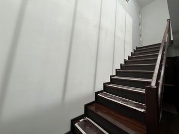 CASA MODERNA POR ESTRENAR EN VENTA SECTOR ORDOÑEZ LASSO