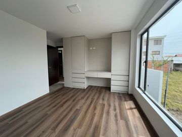 CASA MODERNA POR ESTRENAR EN VENTA SECTOR ORDOÑEZ LASSO