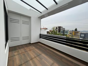 CASA MODERNA POR ESTRENAR EN VENTA SECTOR ORDOÑEZ LASSO