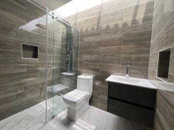 CASA MODERNA POR ESTRENAR EN VENTA SECTOR ORDOÑEZ LASSO