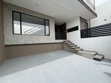 CASA MODERNA POR ESTRENAR EN VENTA SECTOR ORDOÑEZ LASSO