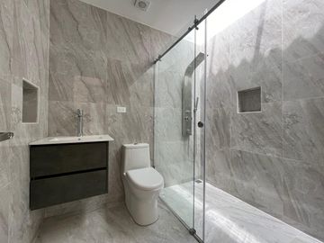 CASA MODERNA POR ESTRENAR EN VENTA SECTOR ORDOÑEZ LASSO