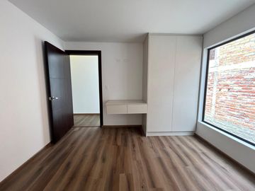 CASA MODERNA POR ESTRENAR EN VENTA SECTOR ORDOÑEZ LASSO