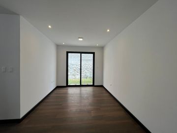 CASA MODERNA POR ESTRENAR EN VENTA SECTOR ORDOÑEZ LASSO