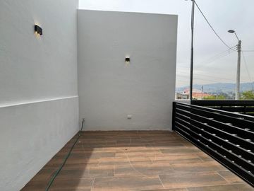 CASA MODERNA POR ESTRENAR EN VENTA SECTOR ORDOÑEZ LASSO